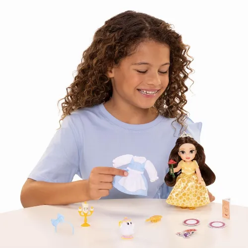 JAKKS Pacific Disney Princess 6 Inch Petite Doll med extra mode och tillbehör Be Our Guest Belle
